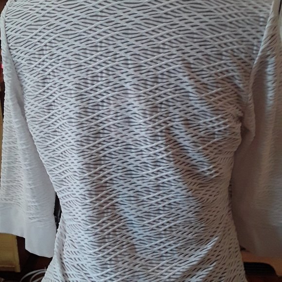 White pullover top - Picture 2 of 4